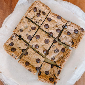 chocolate chip blondie